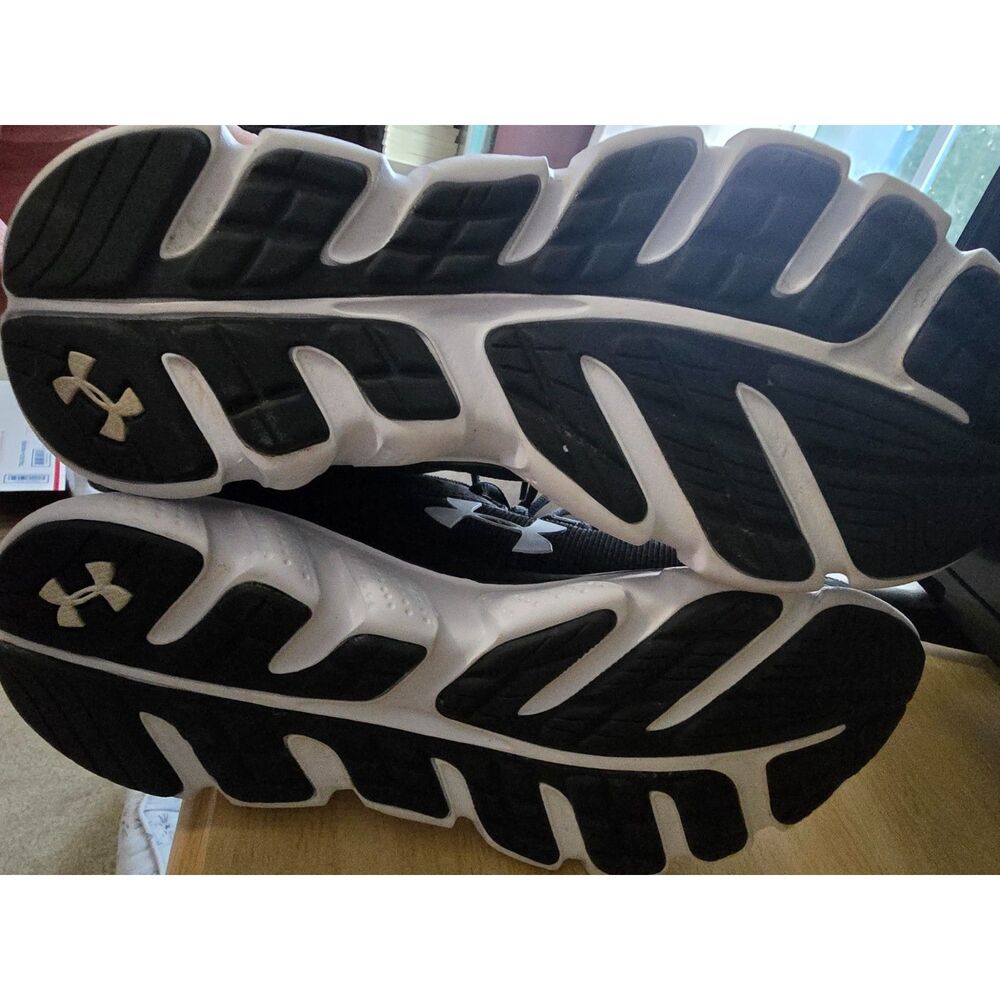 Under Armour Woman's UA Charged Assert 8 Running Shoes 8.5 Black Like New - Picture 6 of 8